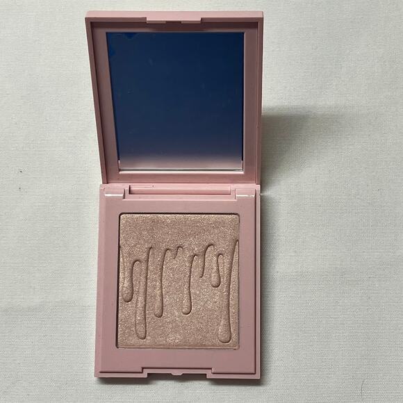 KOKO Collection Kylie Cosmetics Pressed Illuminating Powder TRUE MAMA - Picture 1 of 4